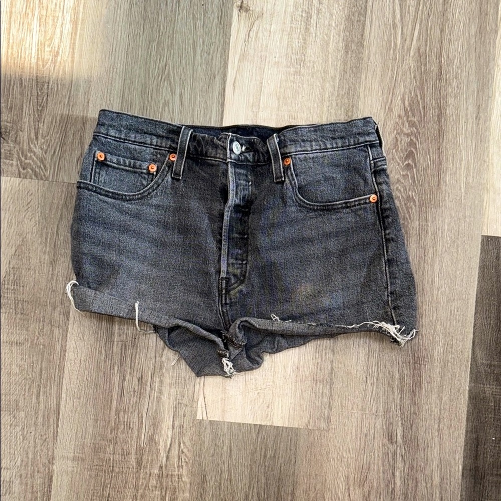 Black raw hem 501 Levi’s Denim Shorts